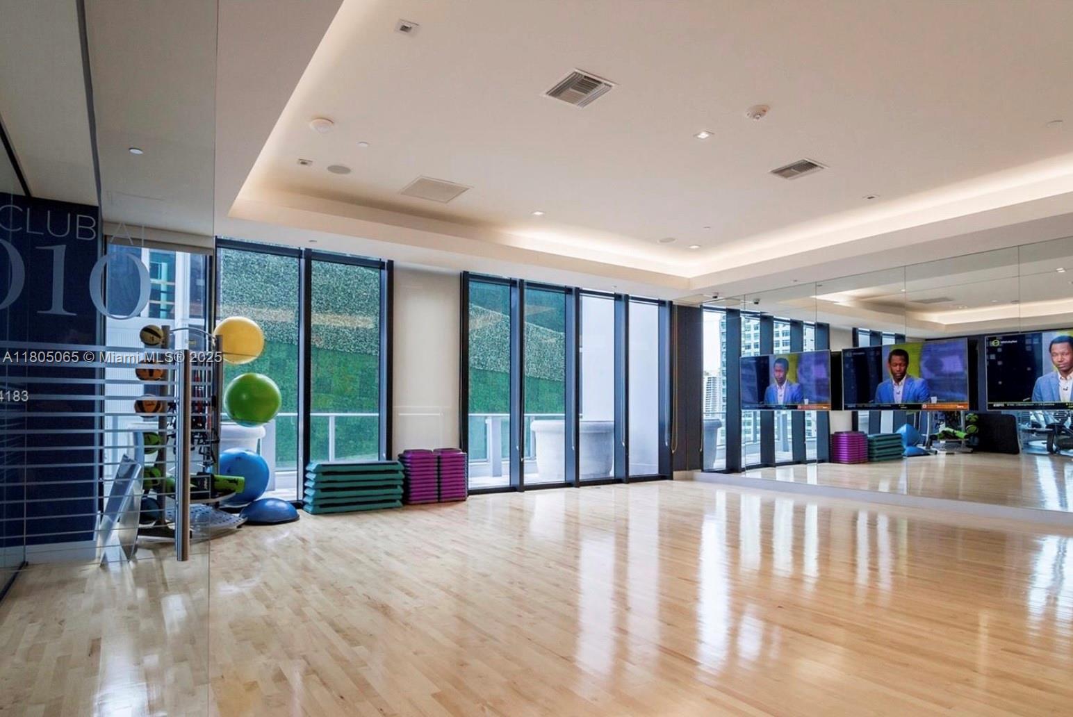1010 Brickell Ave # 4205