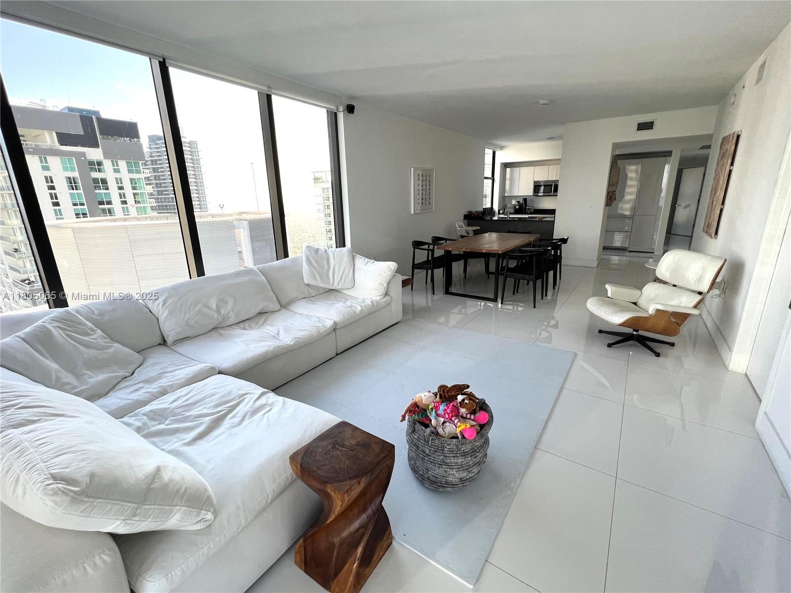 1010 Brickell Ave # 4205