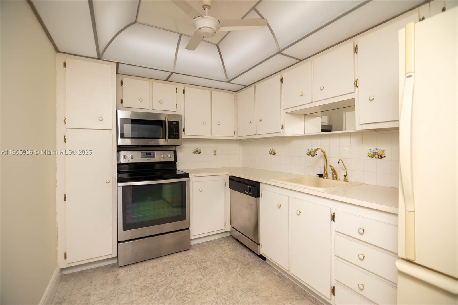 900 Saint Charles Pl # 616