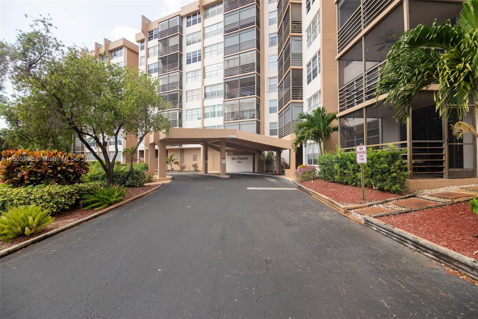 900 Saint Charles Pl # 616