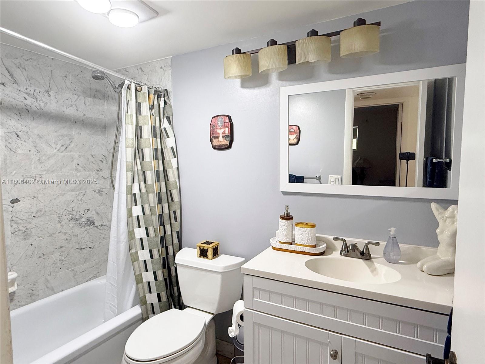 9820 S Hollybrook Lake Dr # 202