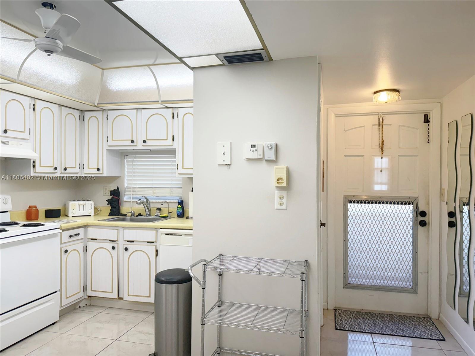 9820 S Hollybrook Lake Dr # 202