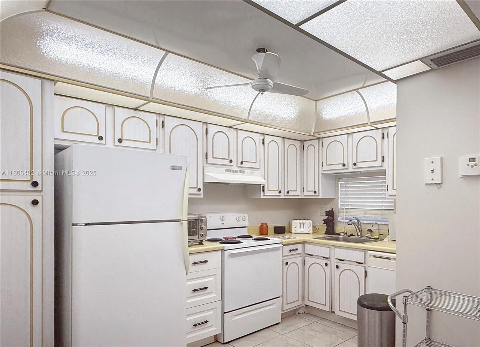 9820 S Hollybrook Lake Dr # 202