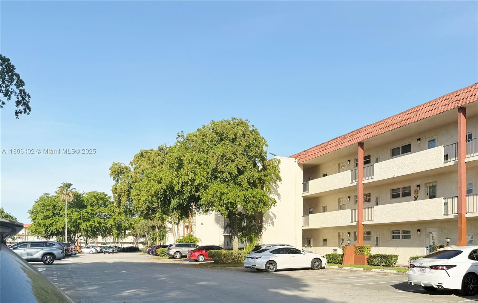 9820 S Hollybrook Lake Dr # 202