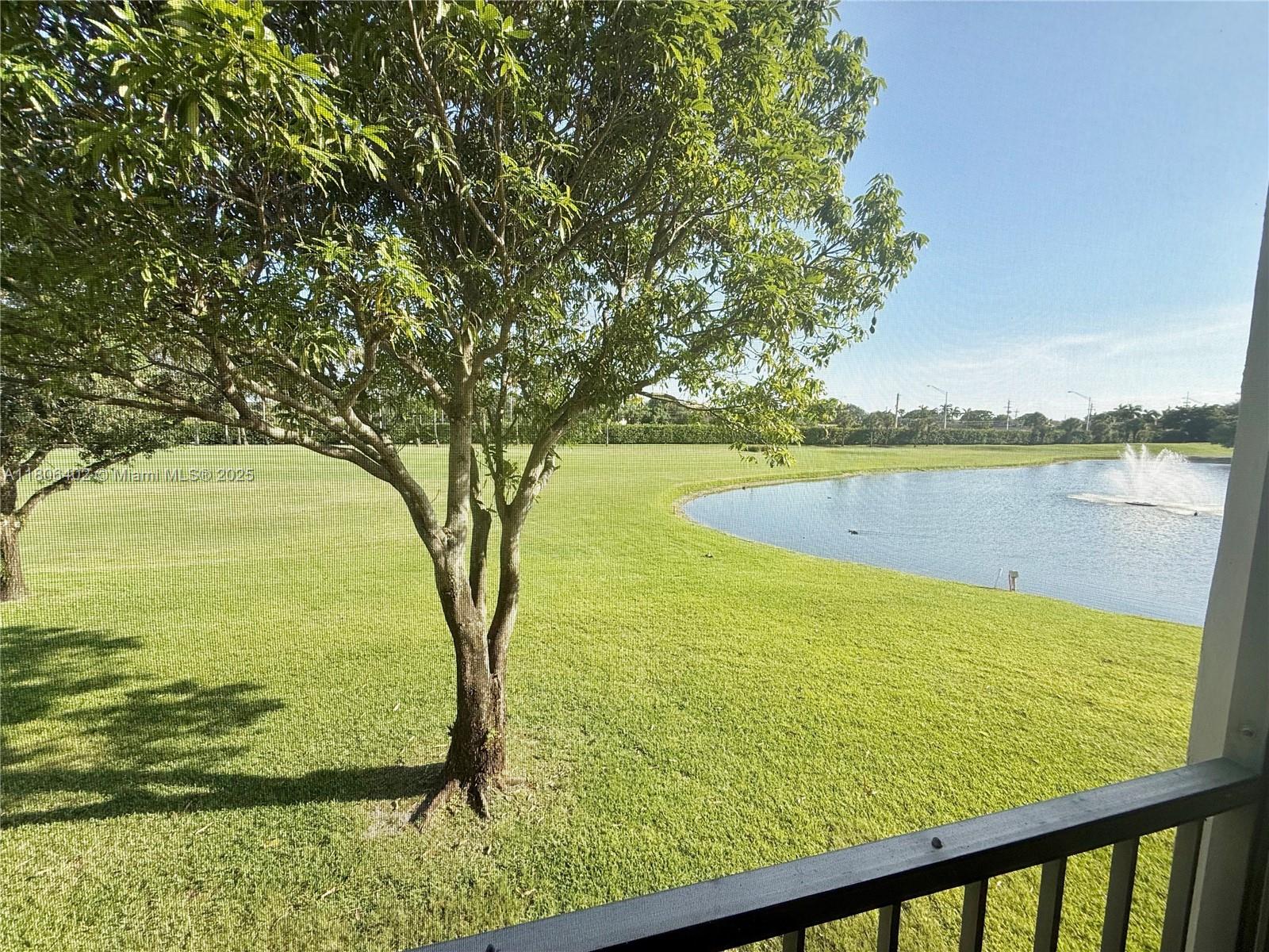 9820 S Hollybrook Lake Dr # 202