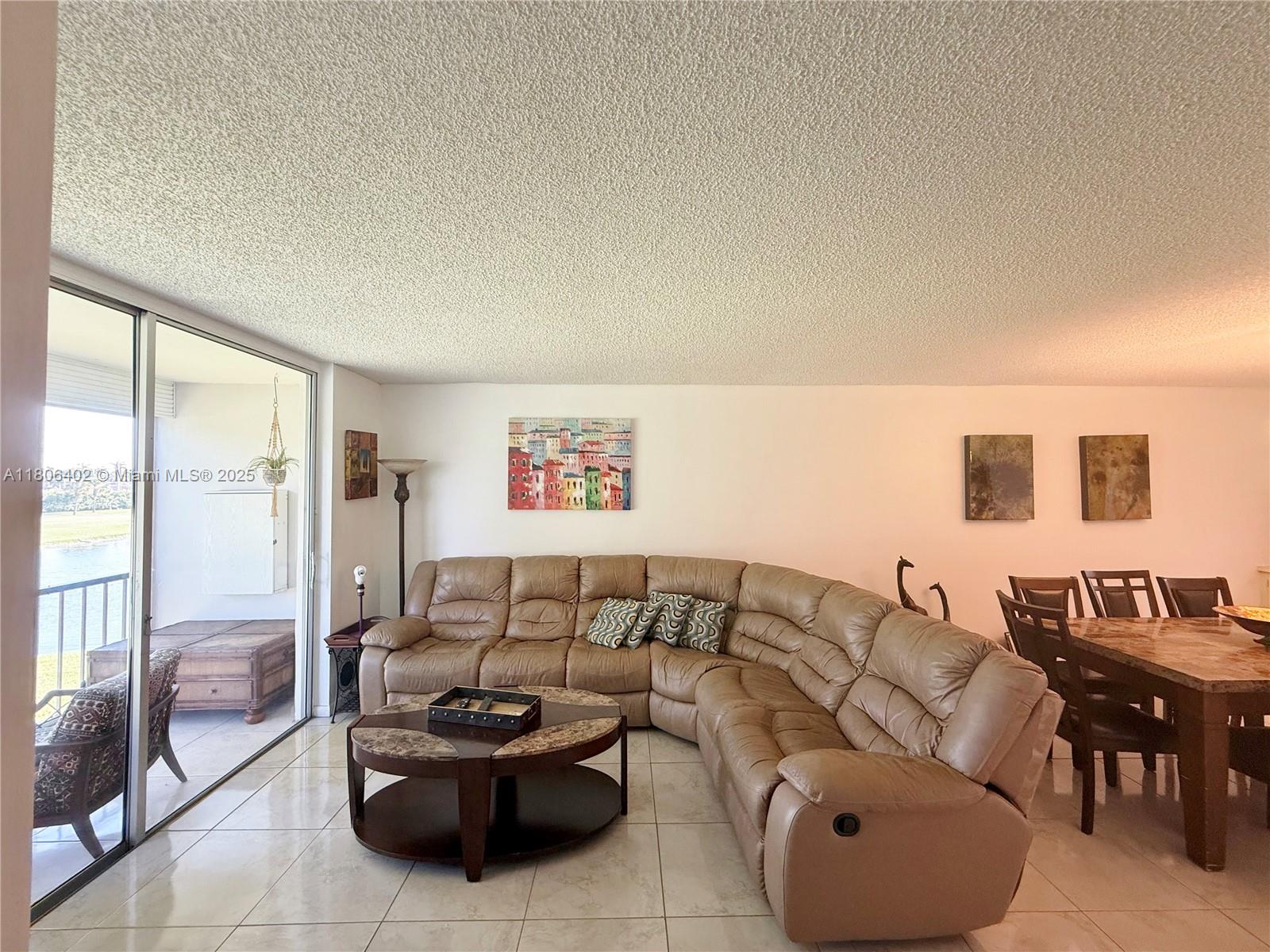 9820 S Hollybrook Lake Dr # 202