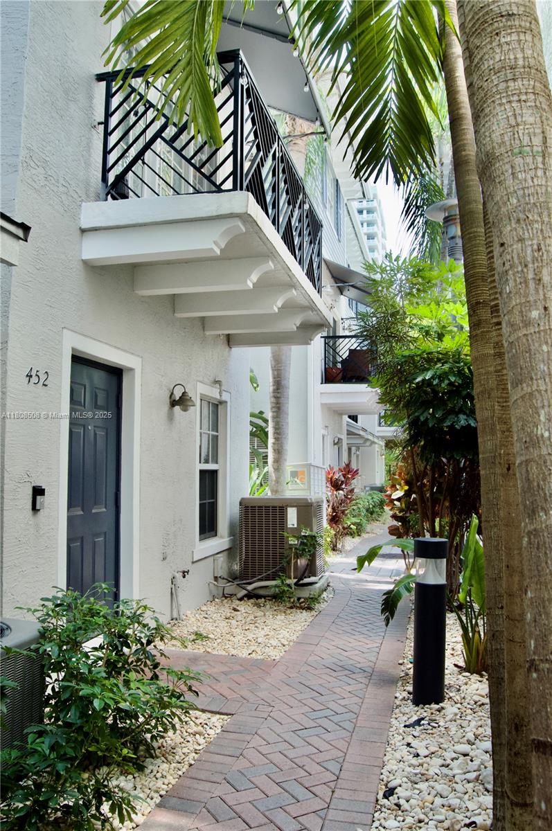 452 NE 2nd Ave