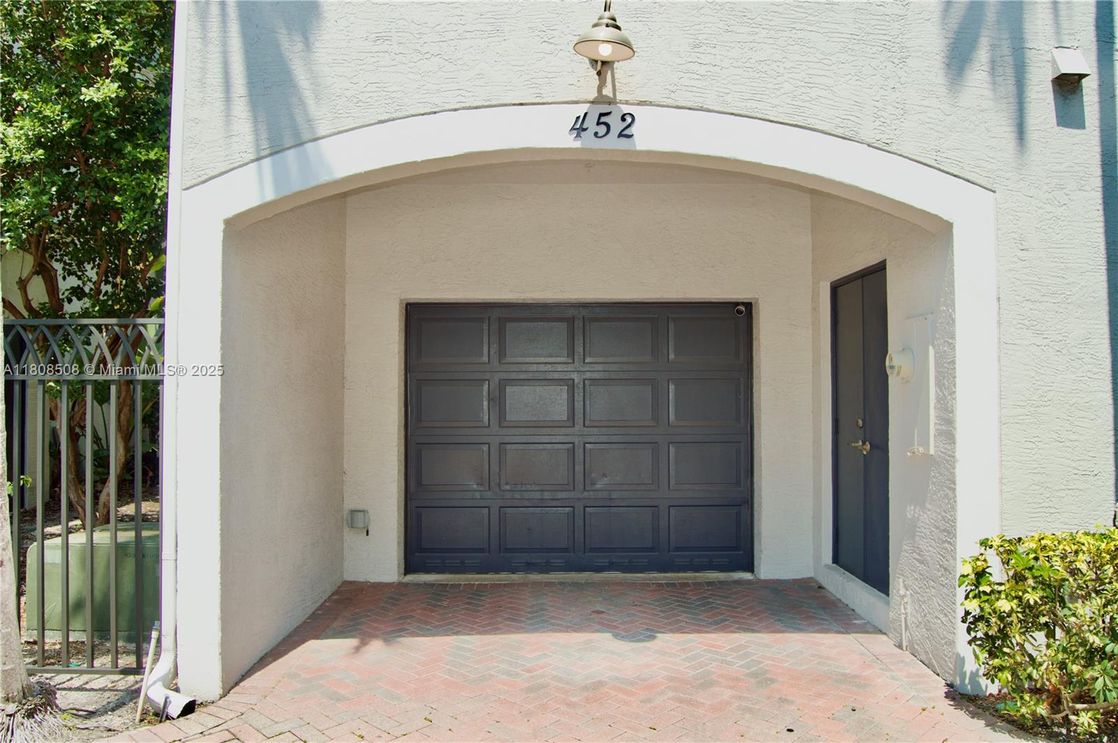 452 NE 2nd Ave