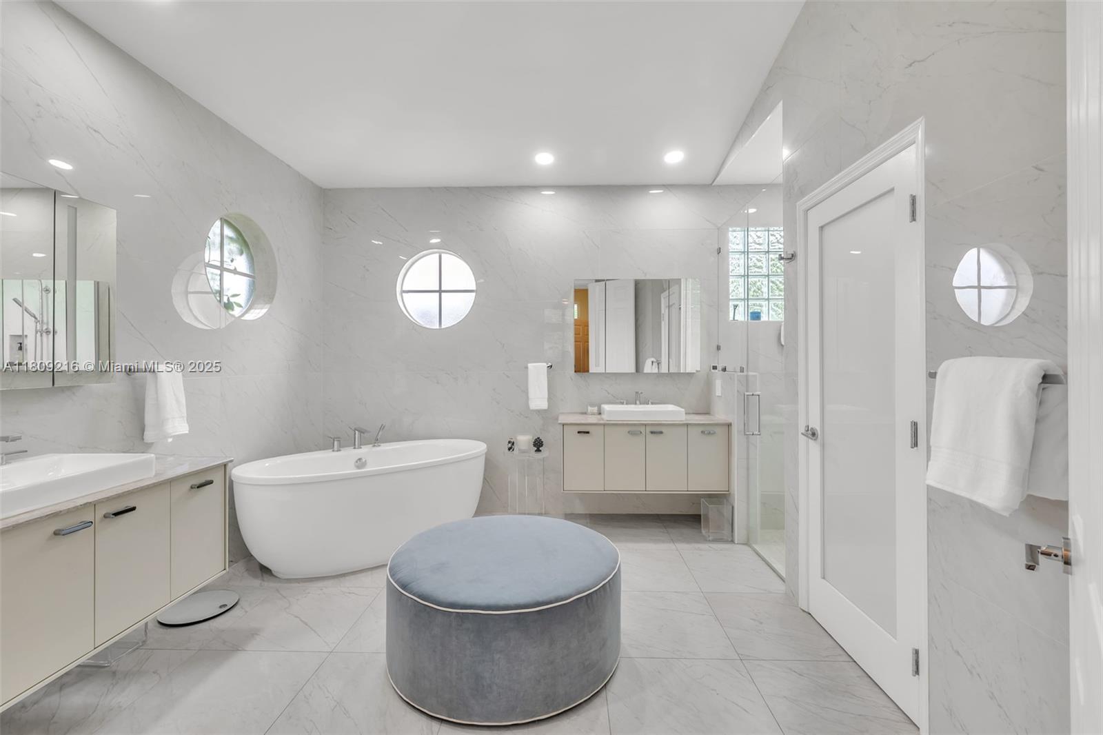 1220 Iris Court