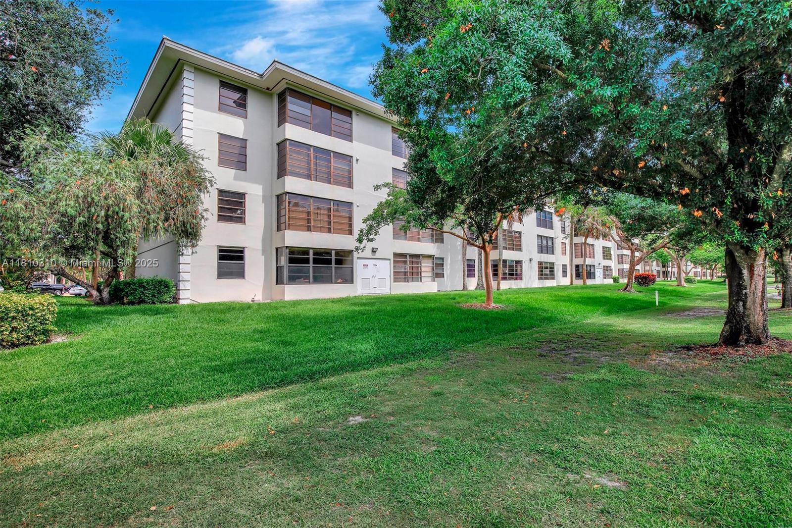 1709 Whitehall Dr # 401