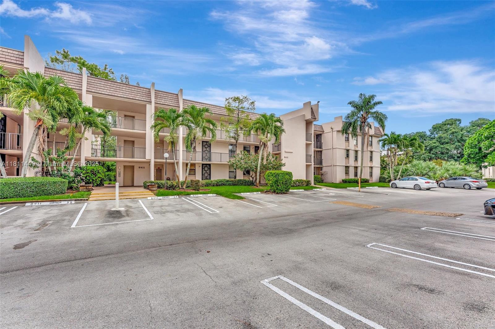 8411 Forest Hills Dr # 208