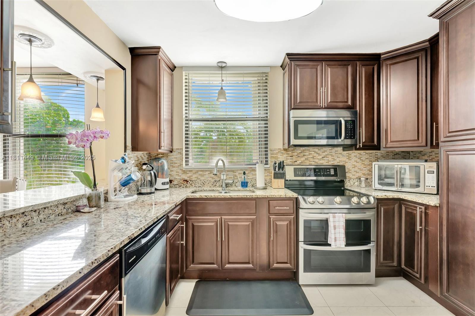 8411 Forest Hills Dr # 208