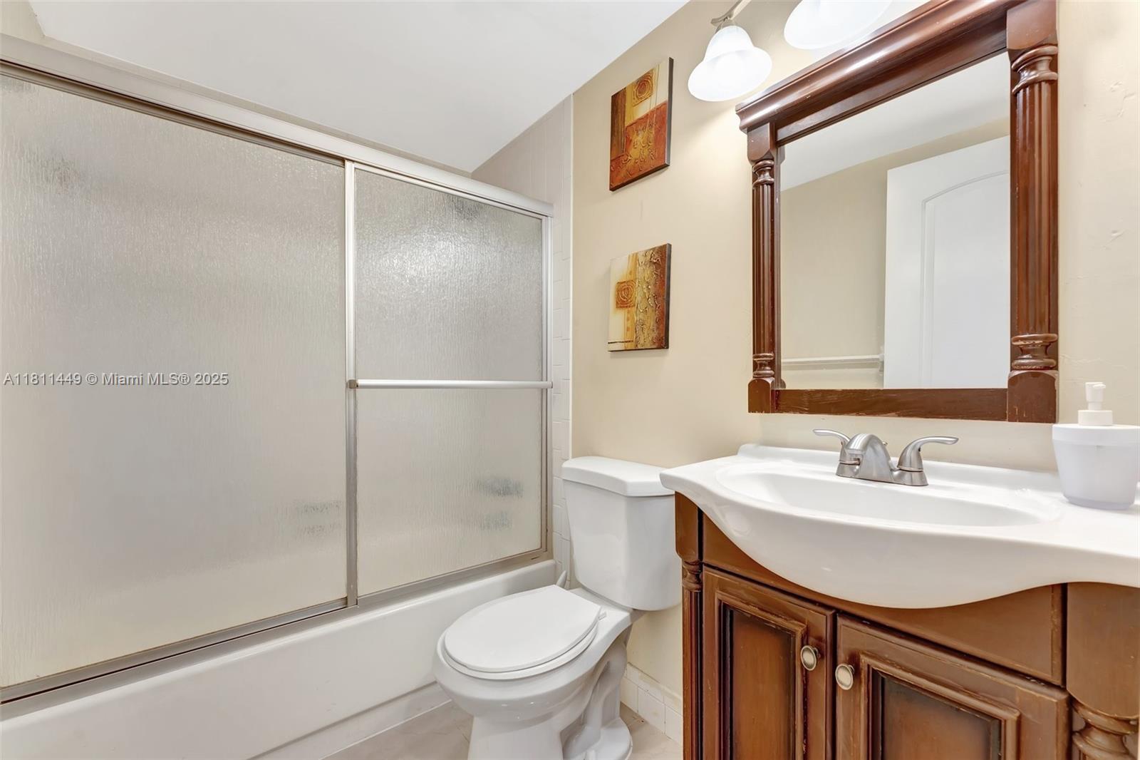 8411 Forest Hills Dr # 208