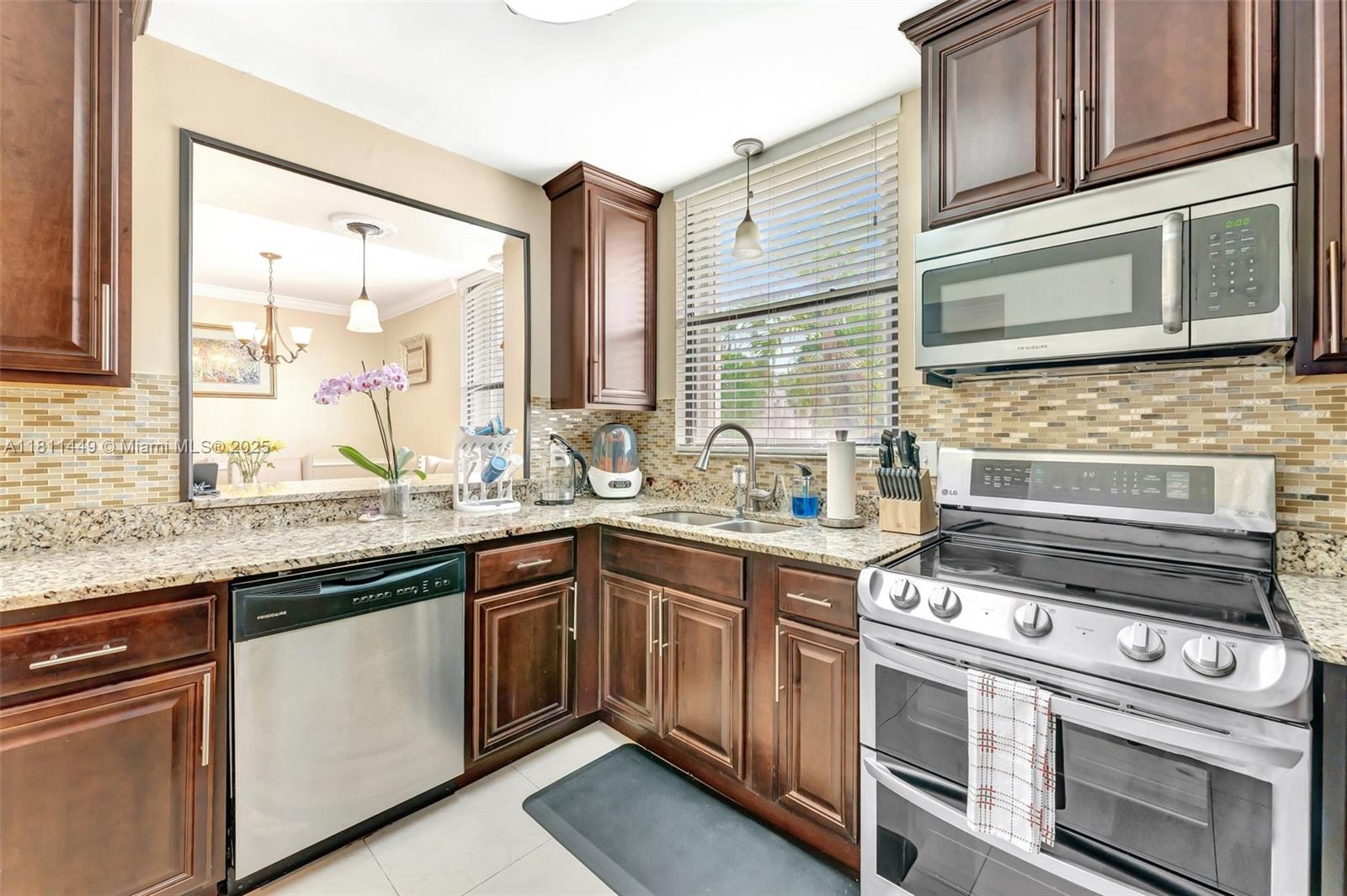 8411 Forest Hills Dr # 208