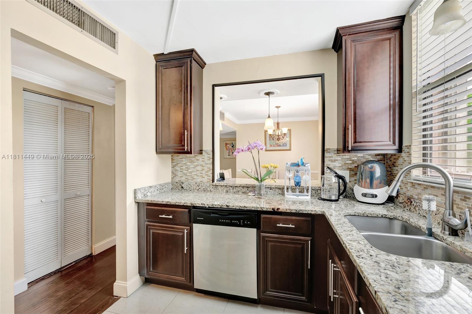 8411 Forest Hills Dr # 208