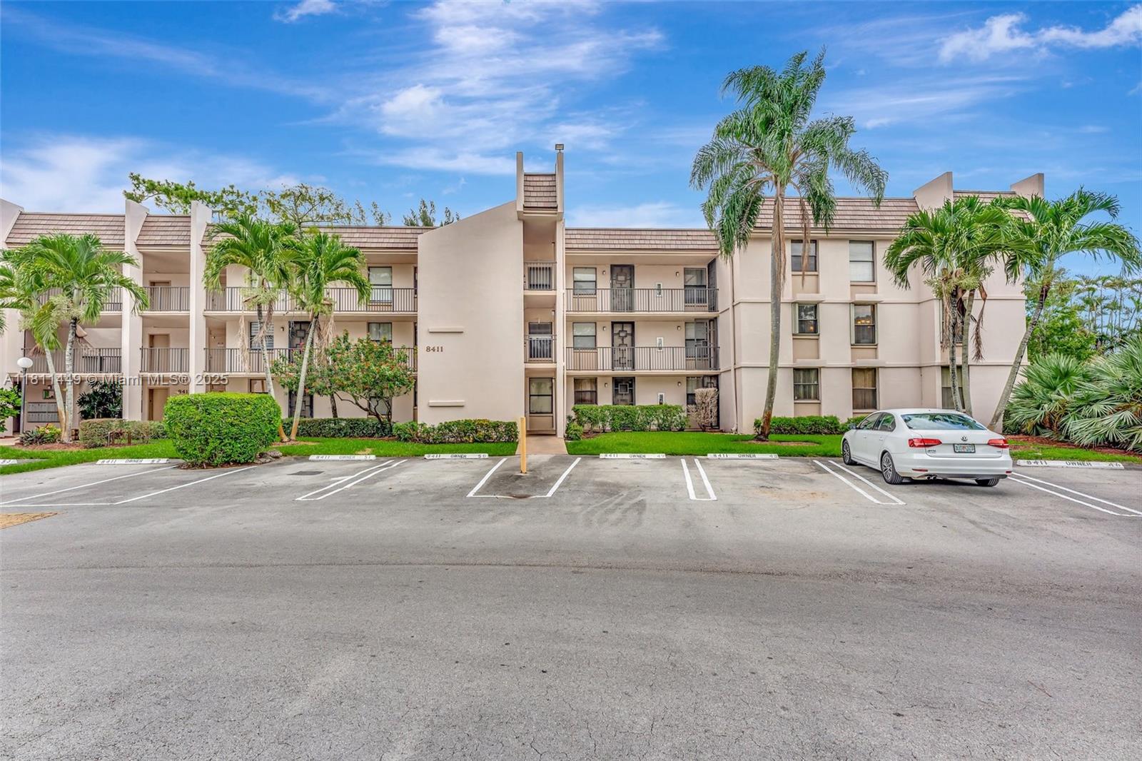 8411 Forest Hills Dr # 208