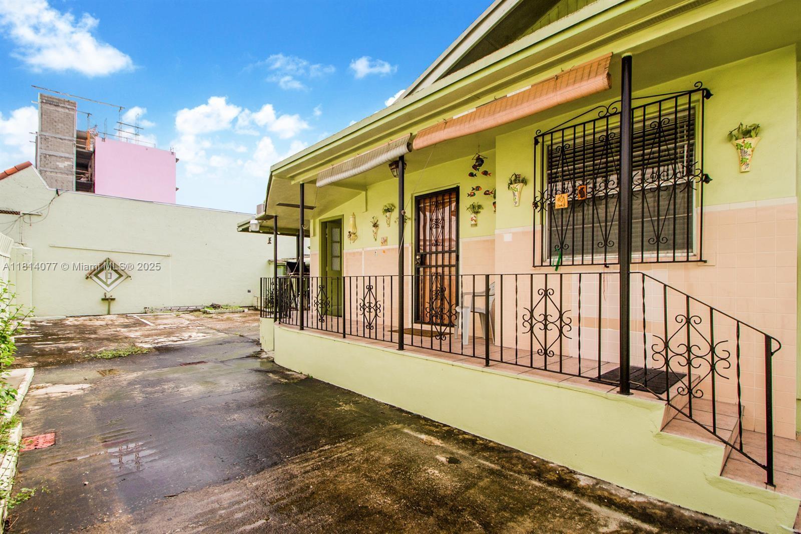 1159 NW 4th St