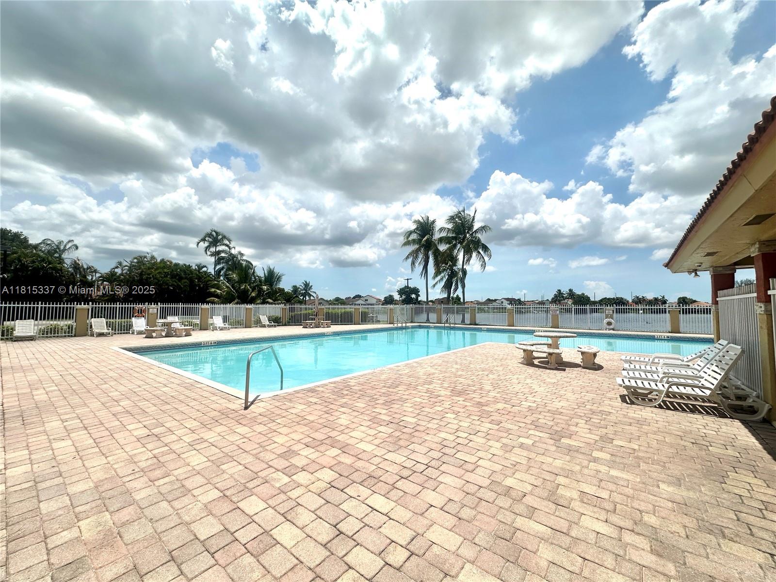 19021 NW 52nd Ct
