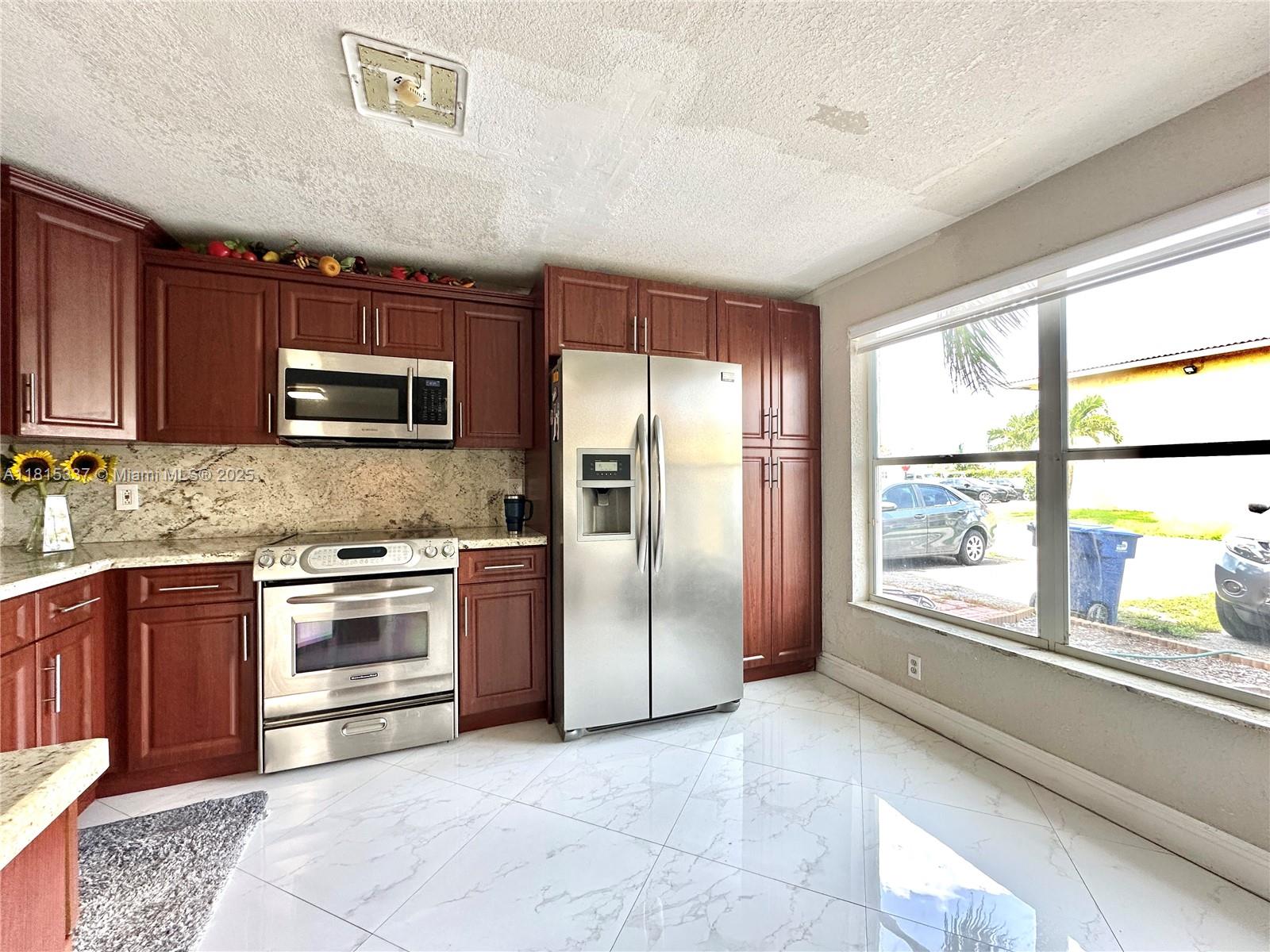 19021 NW 52nd Ct