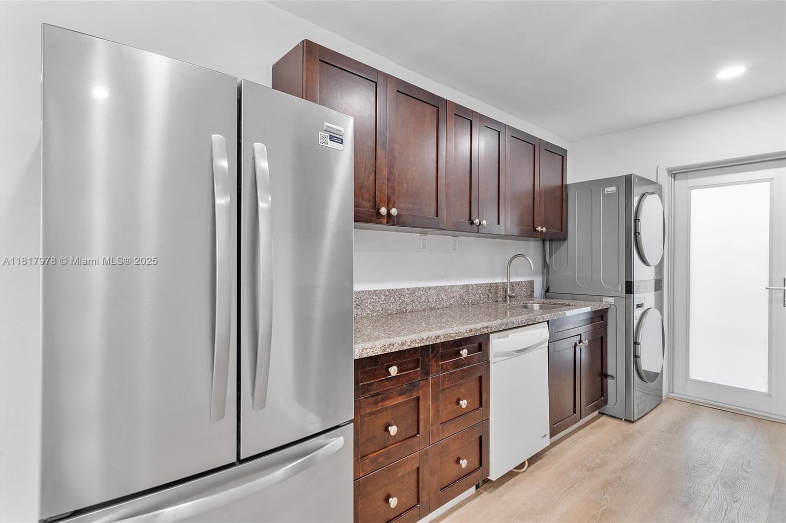 2250 Bay Dr # 2