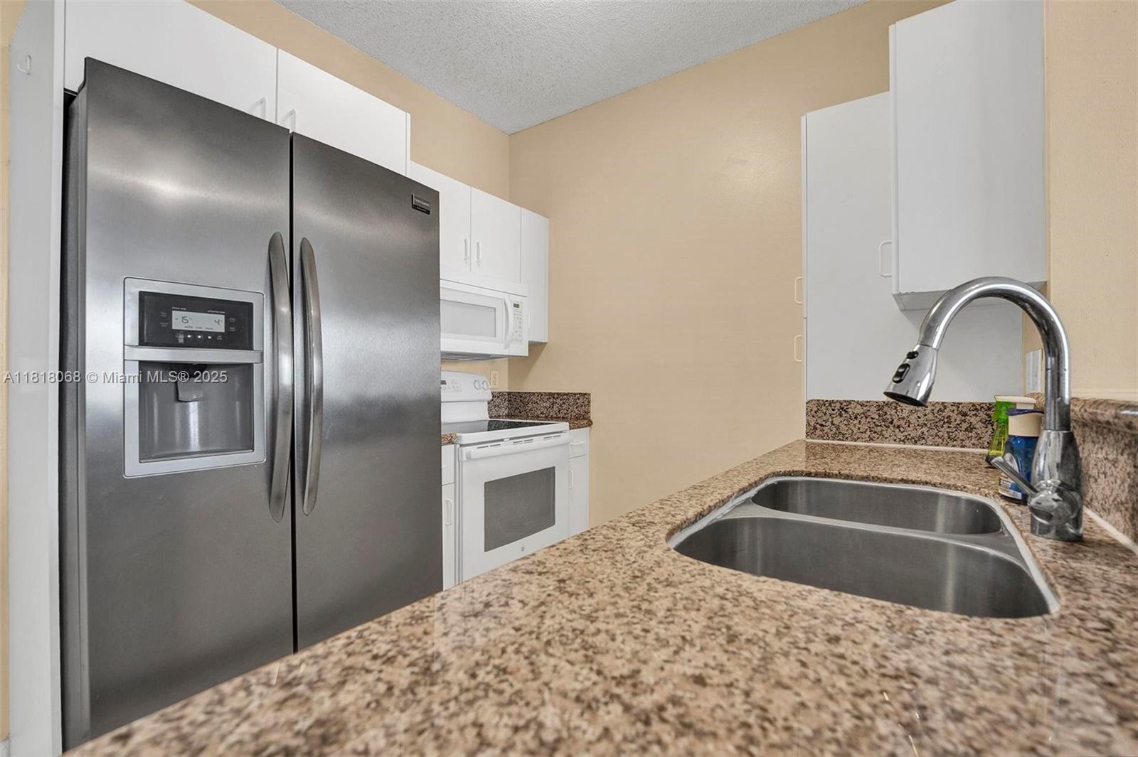 3905 San Simeon Ln