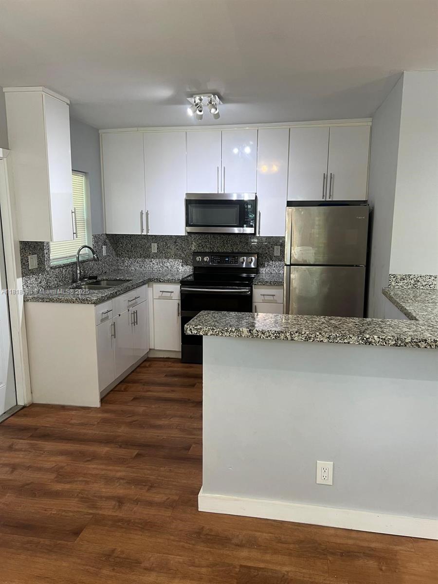 1401 NW 1st Ave # 2