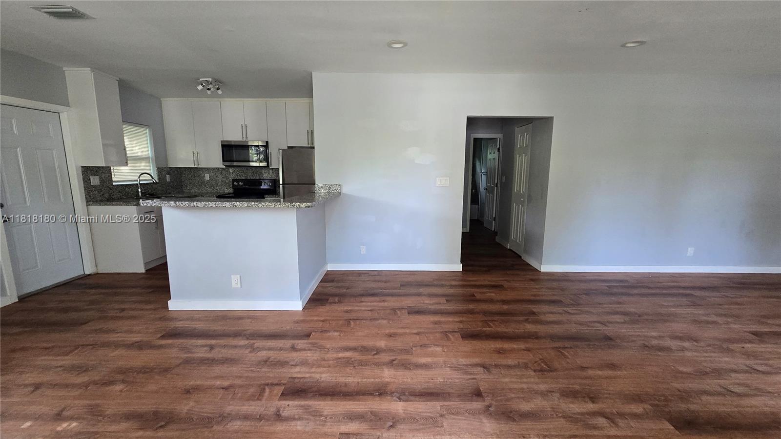 1401 NW 1st Ave # 2