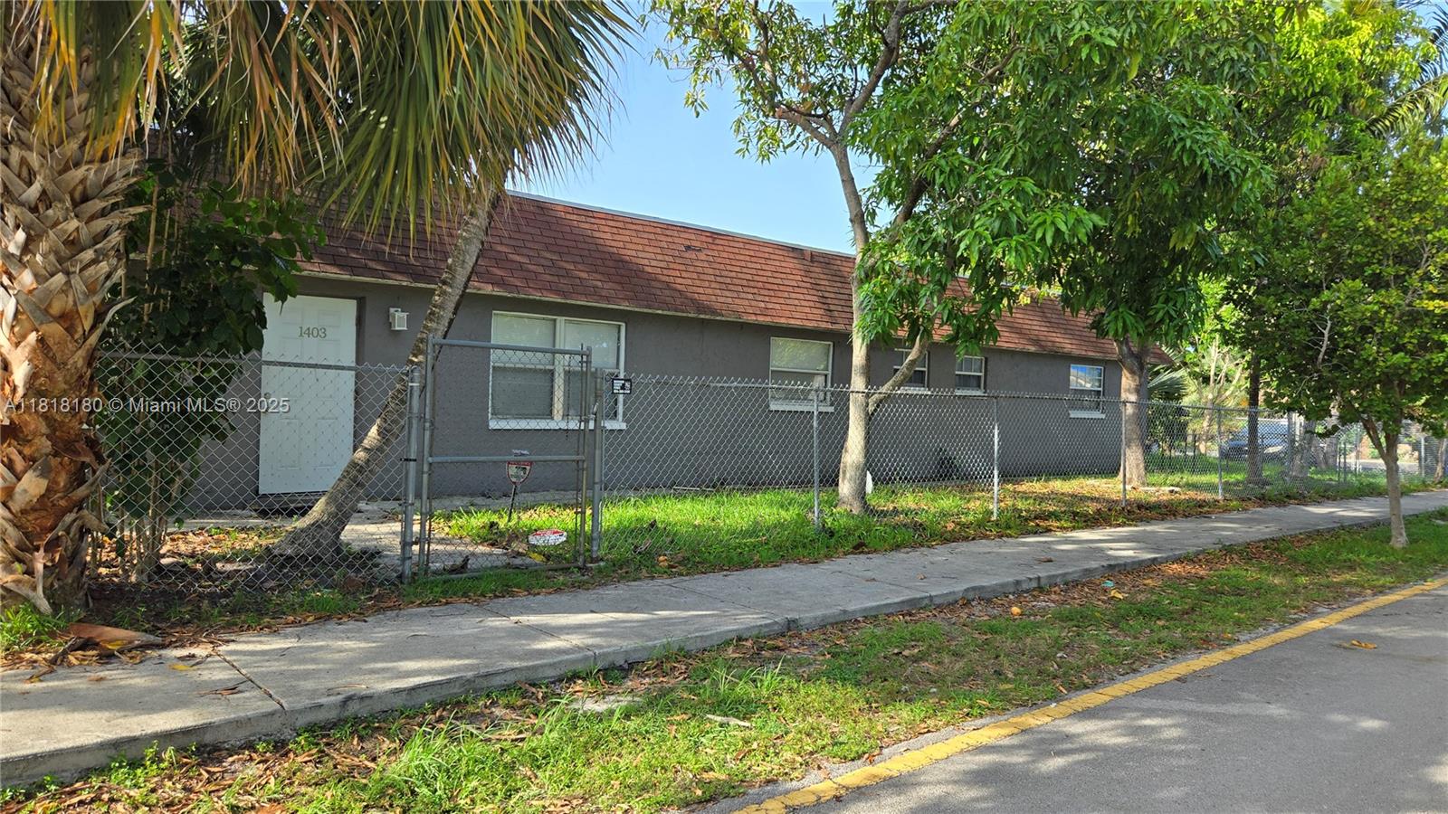 1401 NW 1st Ave # 2