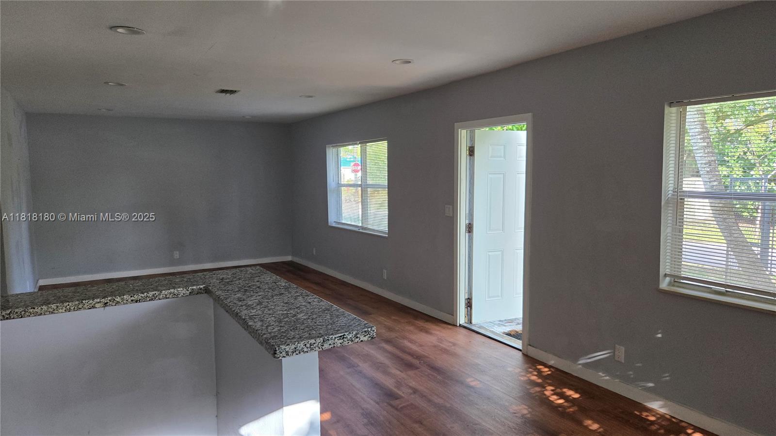 1401 NW 1st Ave # 2