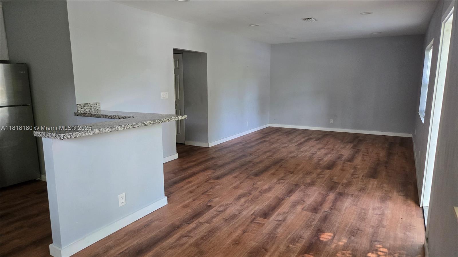 1401 NW 1st Ave # 2