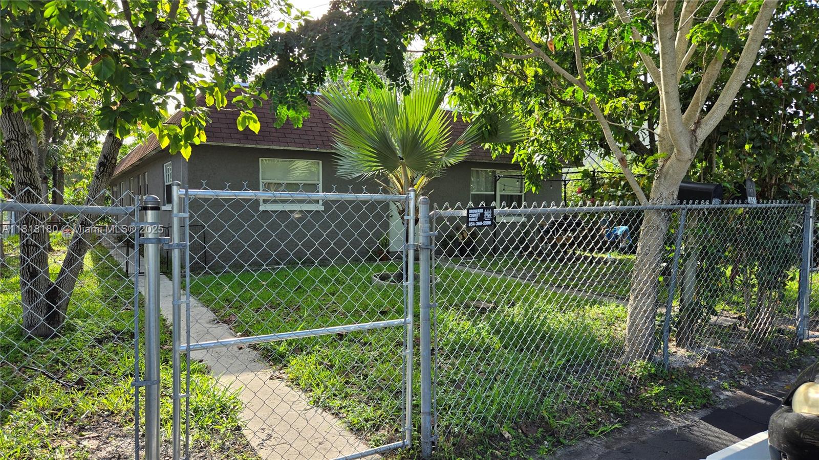 1401 NW 1st Ave # 2