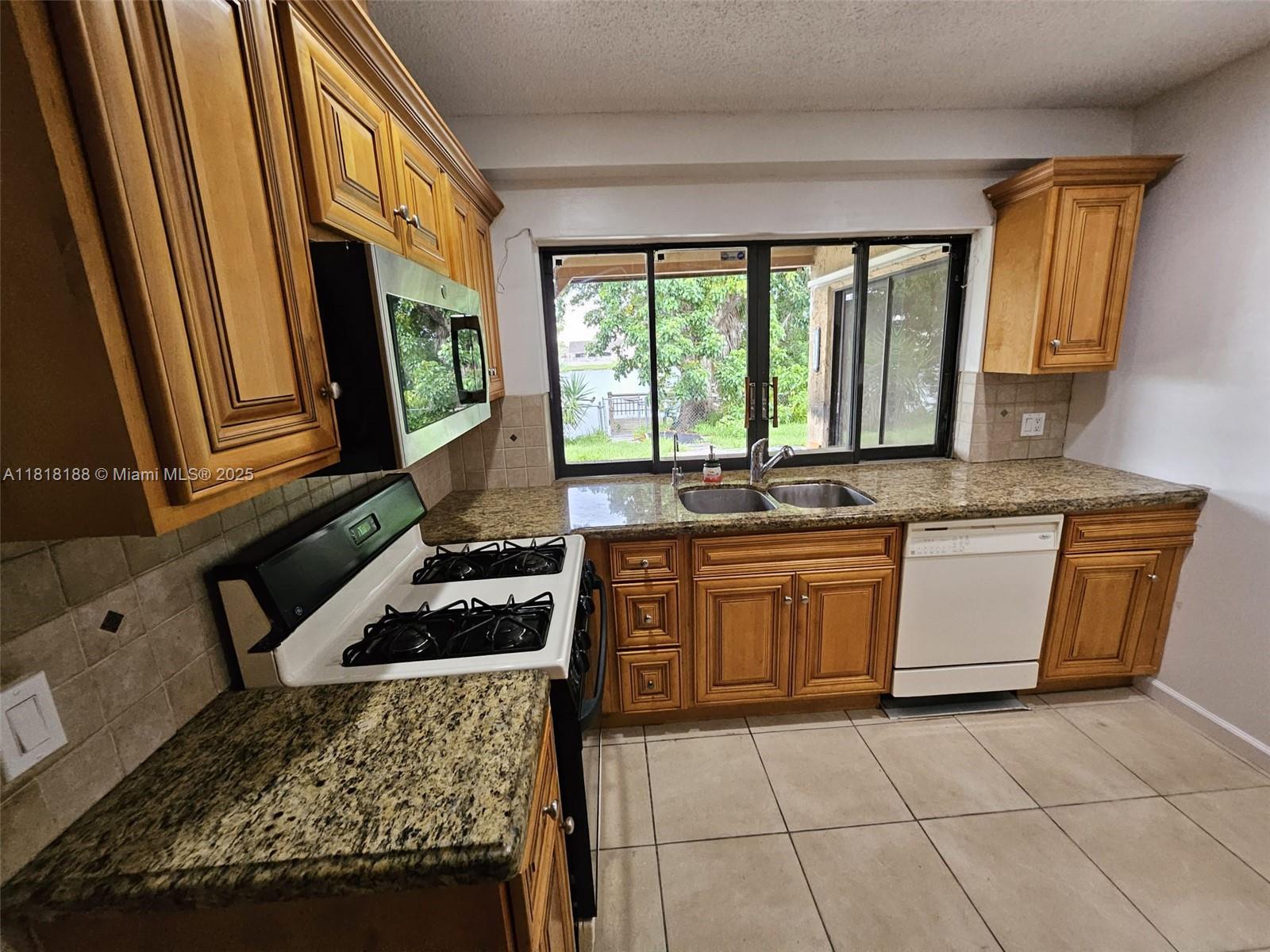 3941 NW 115th Ter