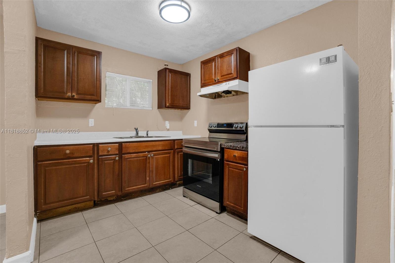 2201 NW 7th Ct