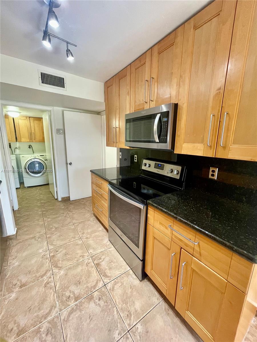 3814 NW 23rd Ct