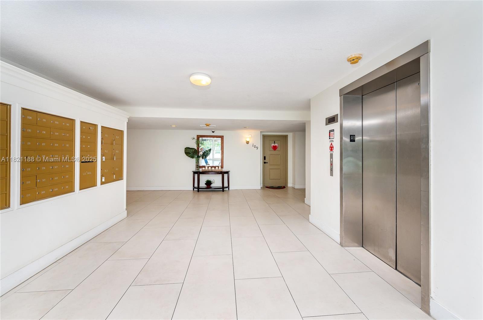 100 LAKEVIEW DR # 317