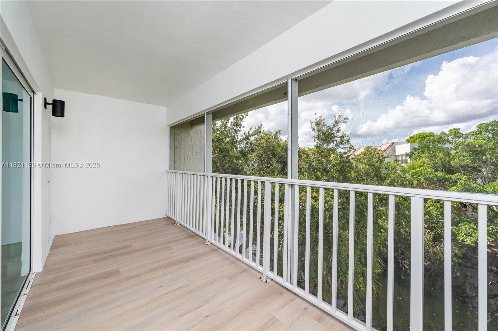 100 LAKEVIEW DR # 317