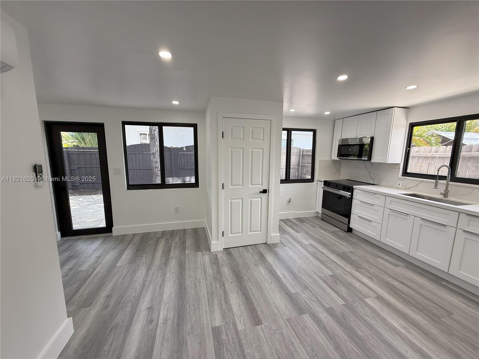 240 SW 55th Ave