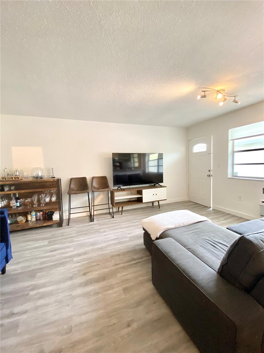 734 Meridian Ave # 4R