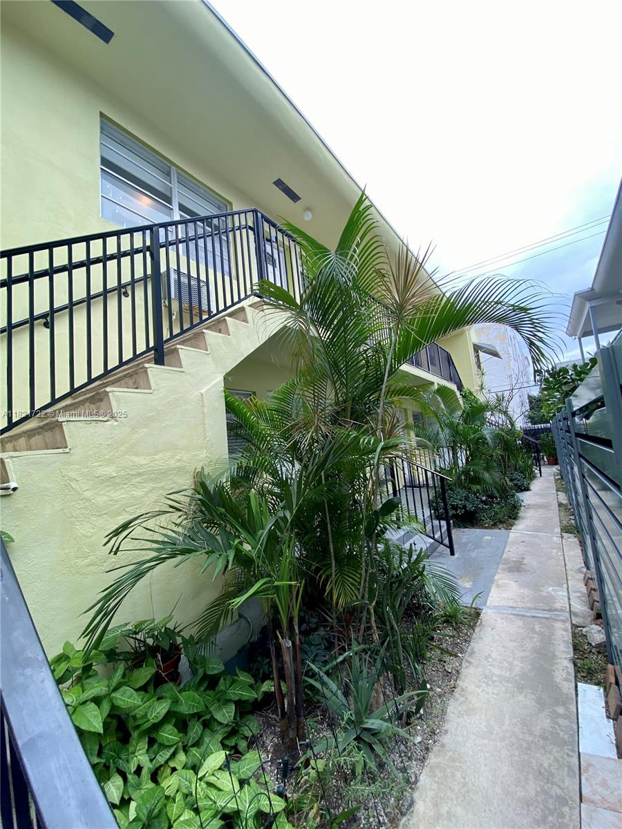 734 Meridian Ave # 4R