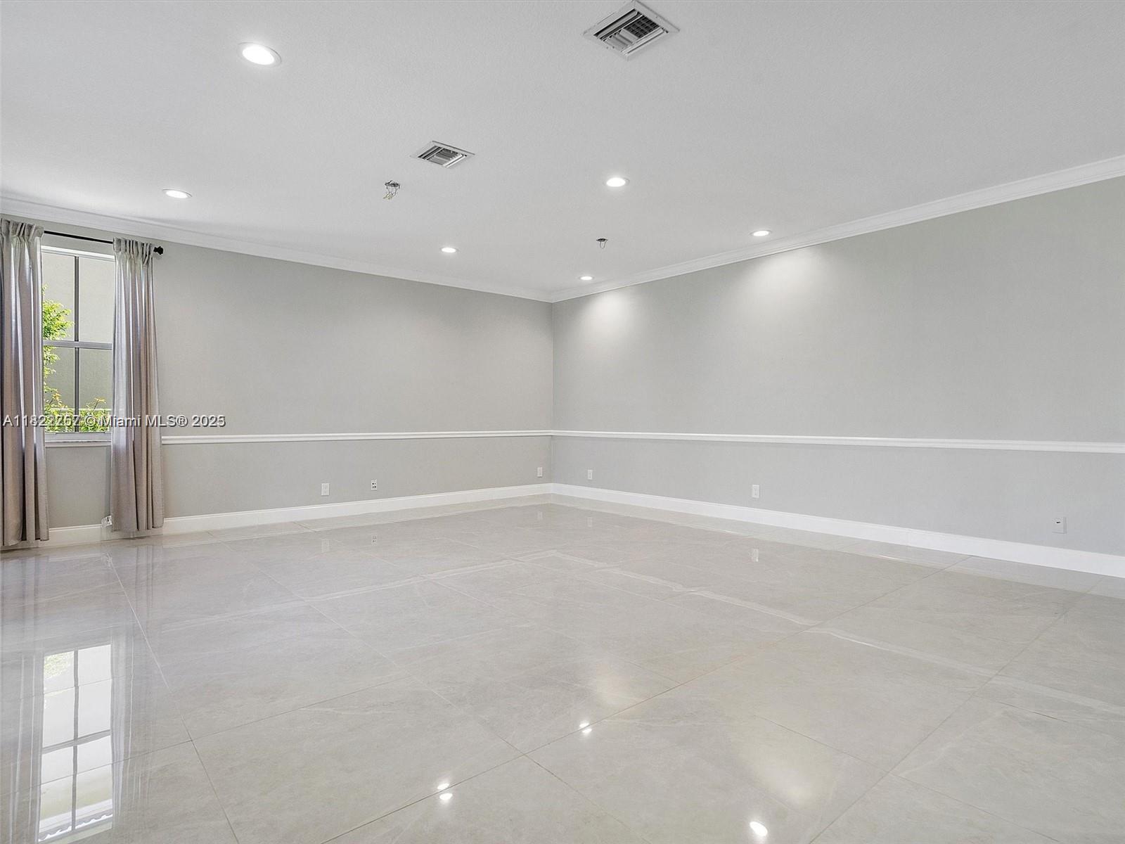 1175 Peregrine Way