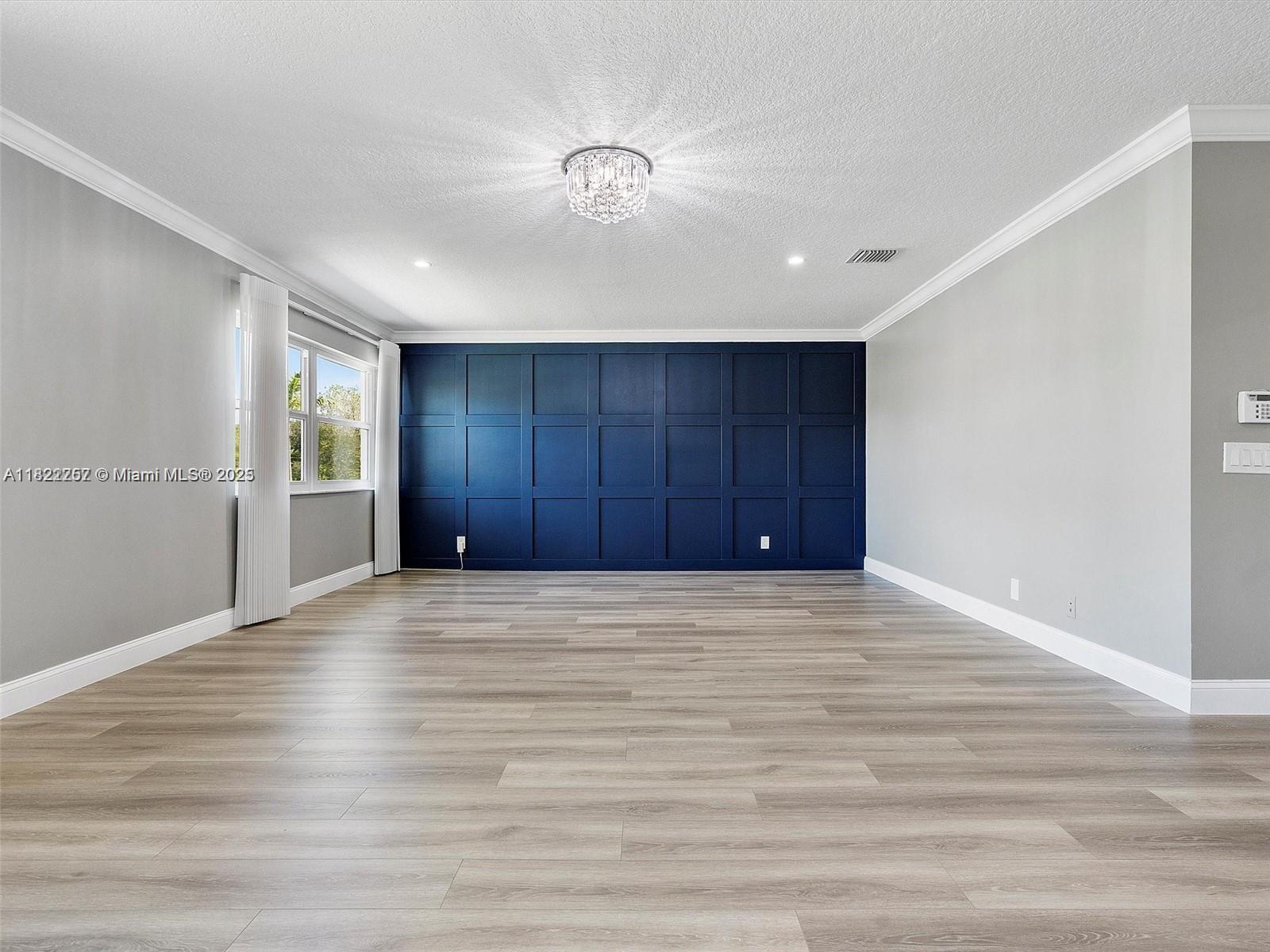 1175 Peregrine Way