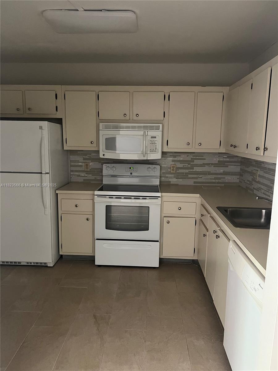 1901 Bermuda Cir # F1