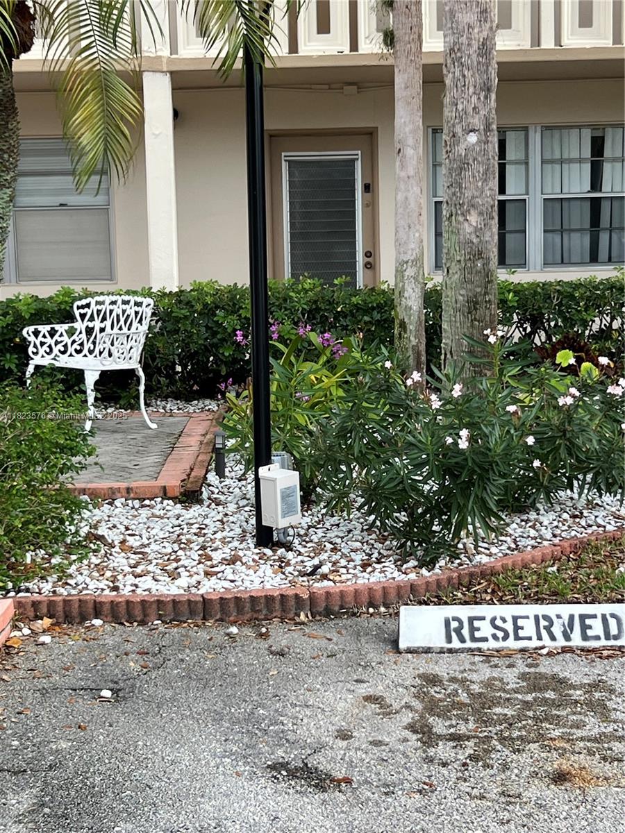 2405 Antigua Cir # J1