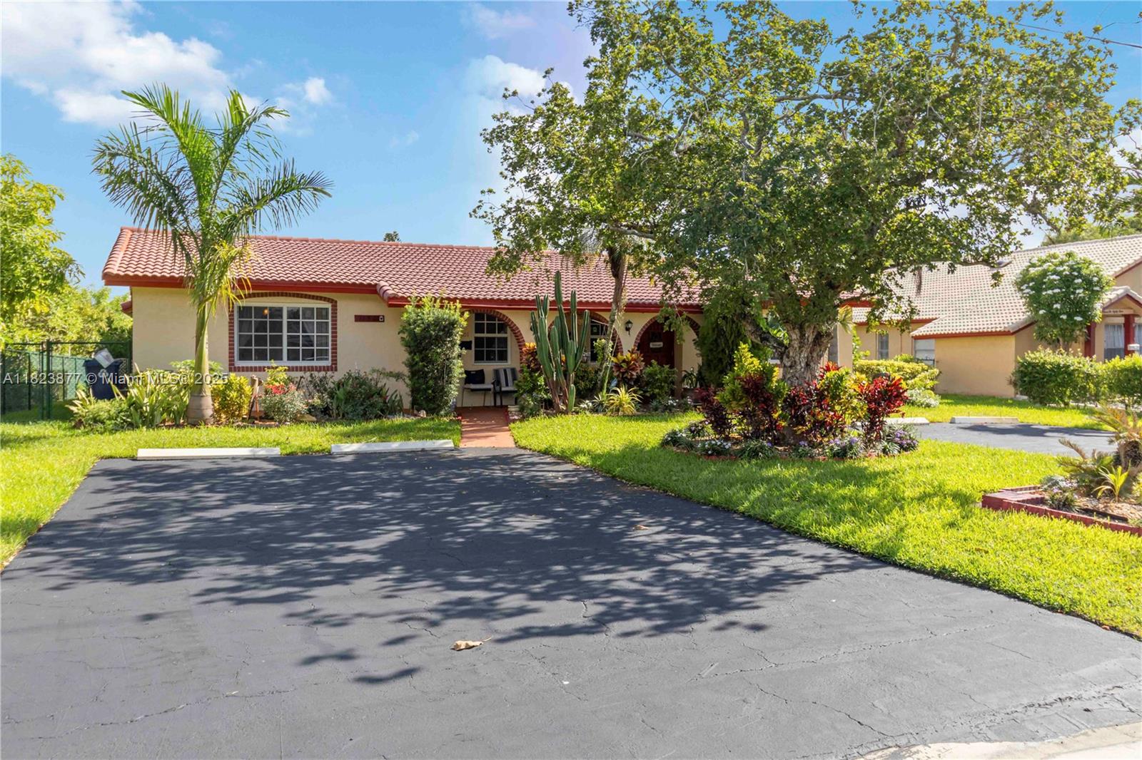 11301 NW 39th St