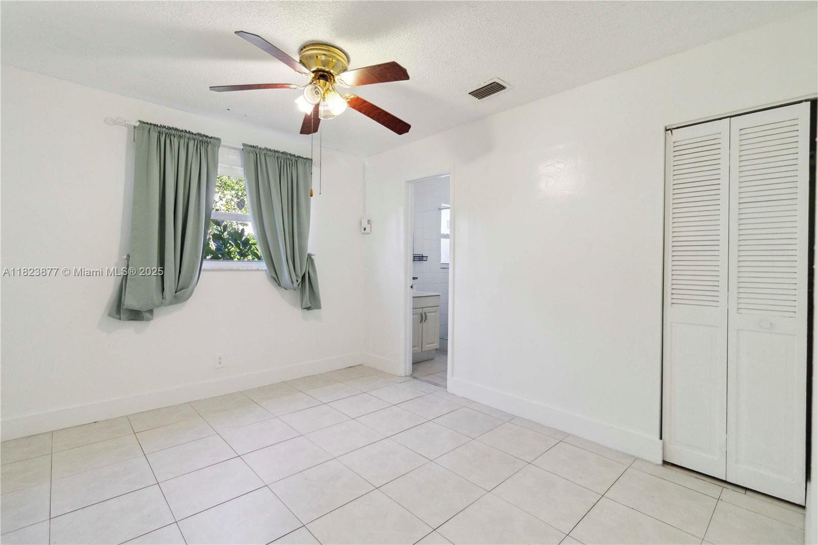 11301 NW 39th St
