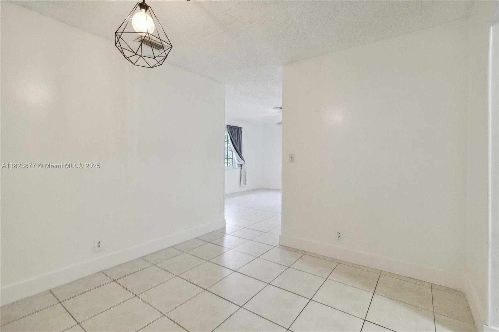 11301 NW 39th St