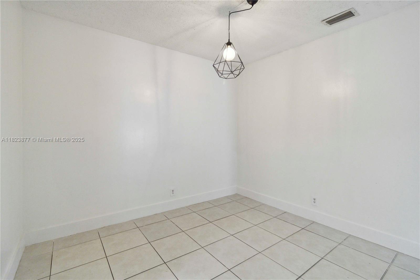 11301 NW 39th St