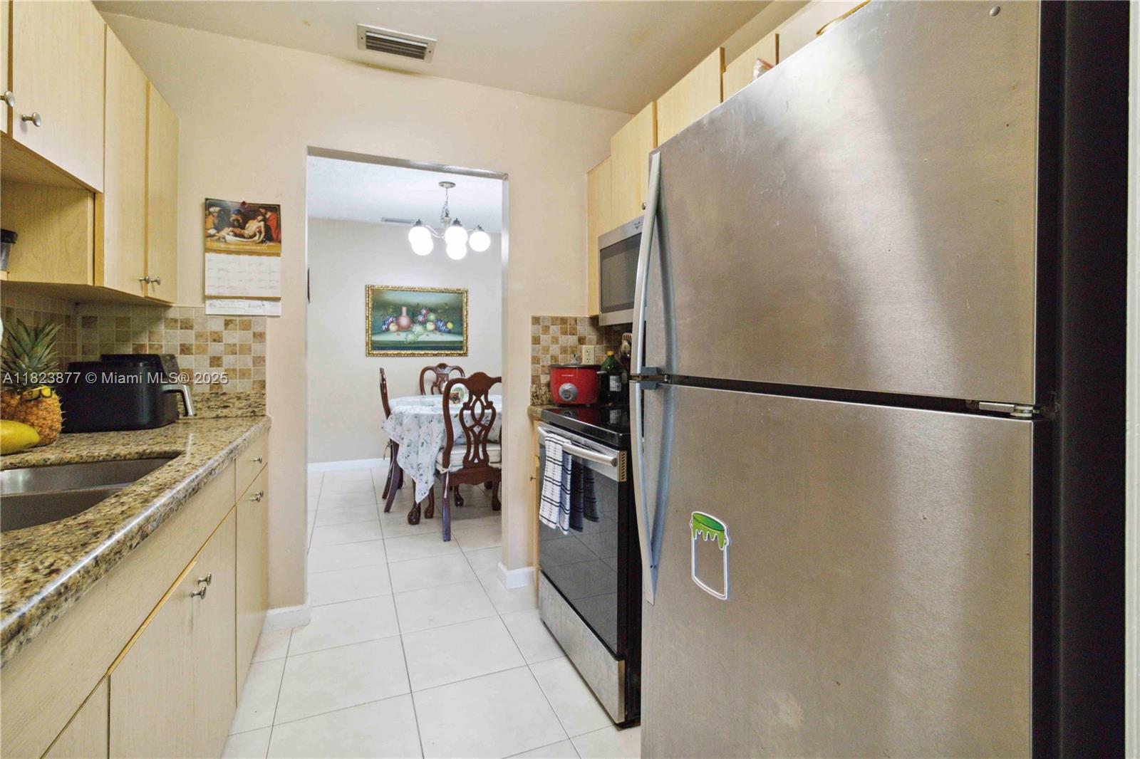11301 NW 39th St