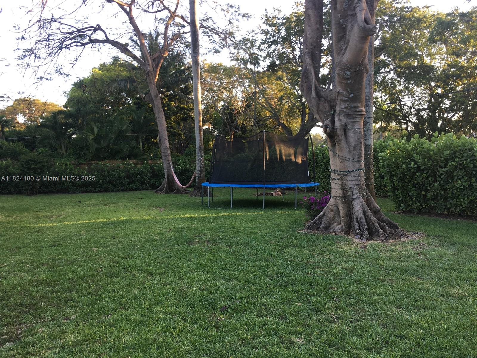 324 La Villa Dr