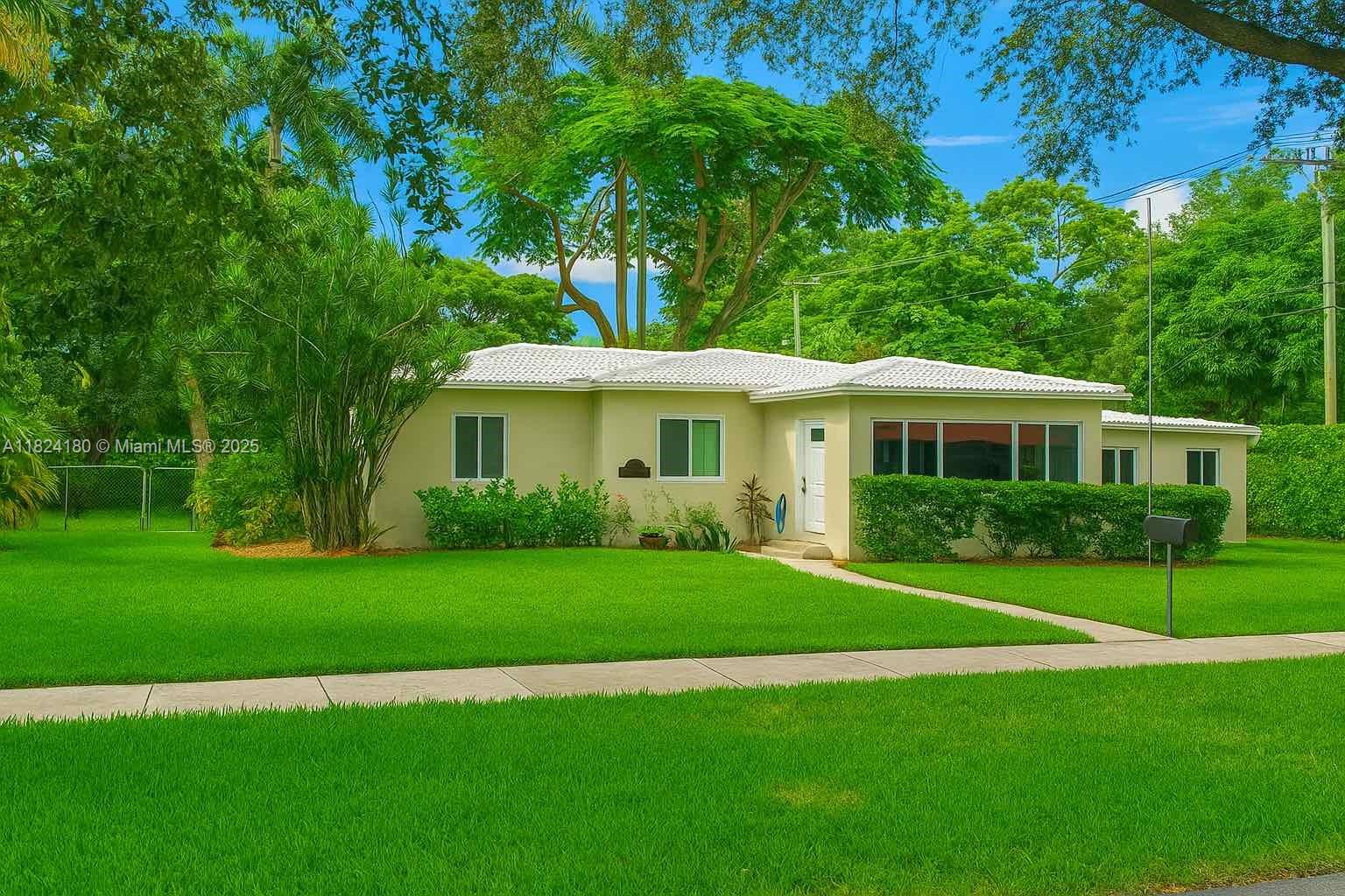 324 La Villa Dr